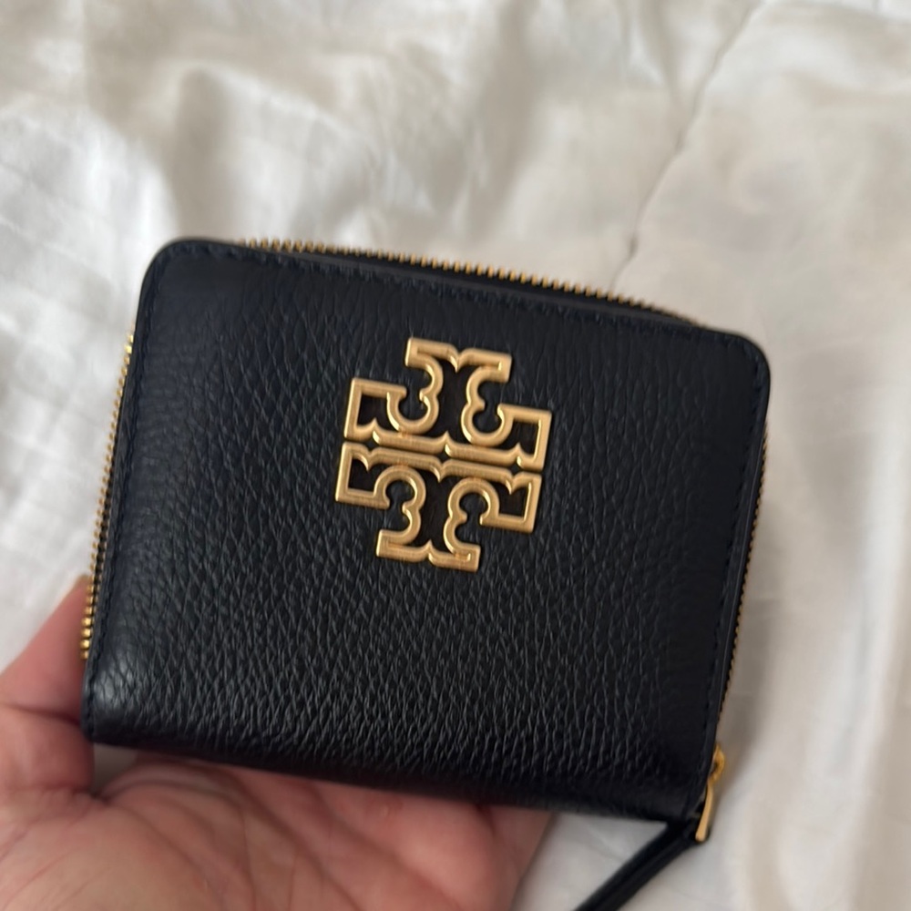Tory Burch Black Leather Wallet with Gold Emblem NWOT